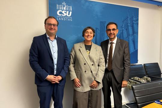 Im Bild v.l.: Stefan Meyer (CSU), Christiane Lehmacher-Dubberke und Klaus Holetschek (Fraktionsvorsitzender CSU).