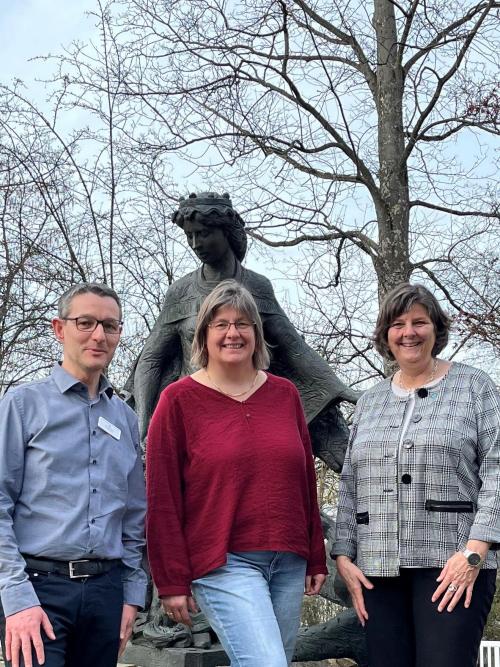 Clemens Regenbrecht (Vorsitzender des Sächsischen Pflegerates), Evelin Krolopp (Referentin für Sachsen. Sachsen-Anhalt und Thüringen beim DBfK Südost) und Dr. Sabine Berninger (Geschäftsführerin des DBfK Südost, v. l.)