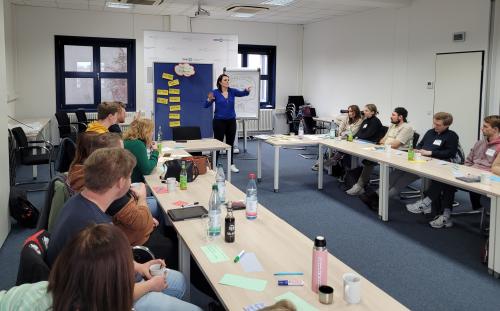 Kollektives Brainstorming im Workshop zum Berufsstolz.