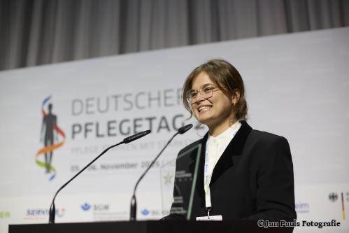 Preisträgerin: die Advanced Practice Nurse Cagla Kurtçu. (Foto: Jan Pauls/DPT)