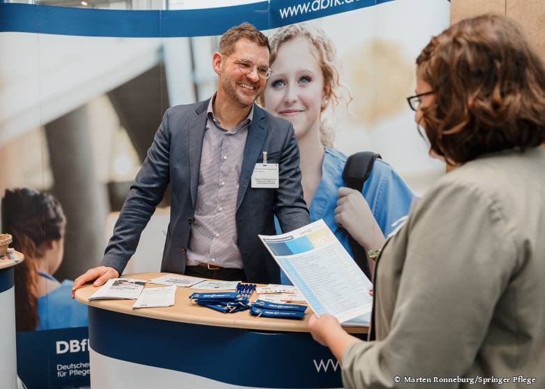 Infostand DBfK Nordost beim Springer Pflege Kongress 2024 in Berlin