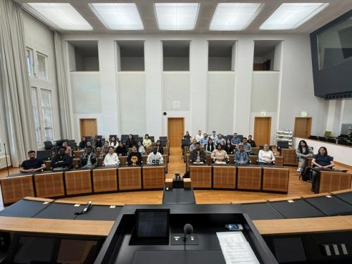Auszubildende der CEB Pflegeakademie im Saarländischen Landtag (Fotos: Marc Helfen